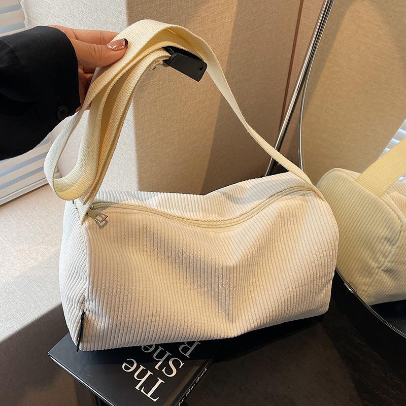 Вельветовая сумка для женщин на осень и зиму. Универсальная новая модная сумка через плечо. Популярная женская сумка-подушка.