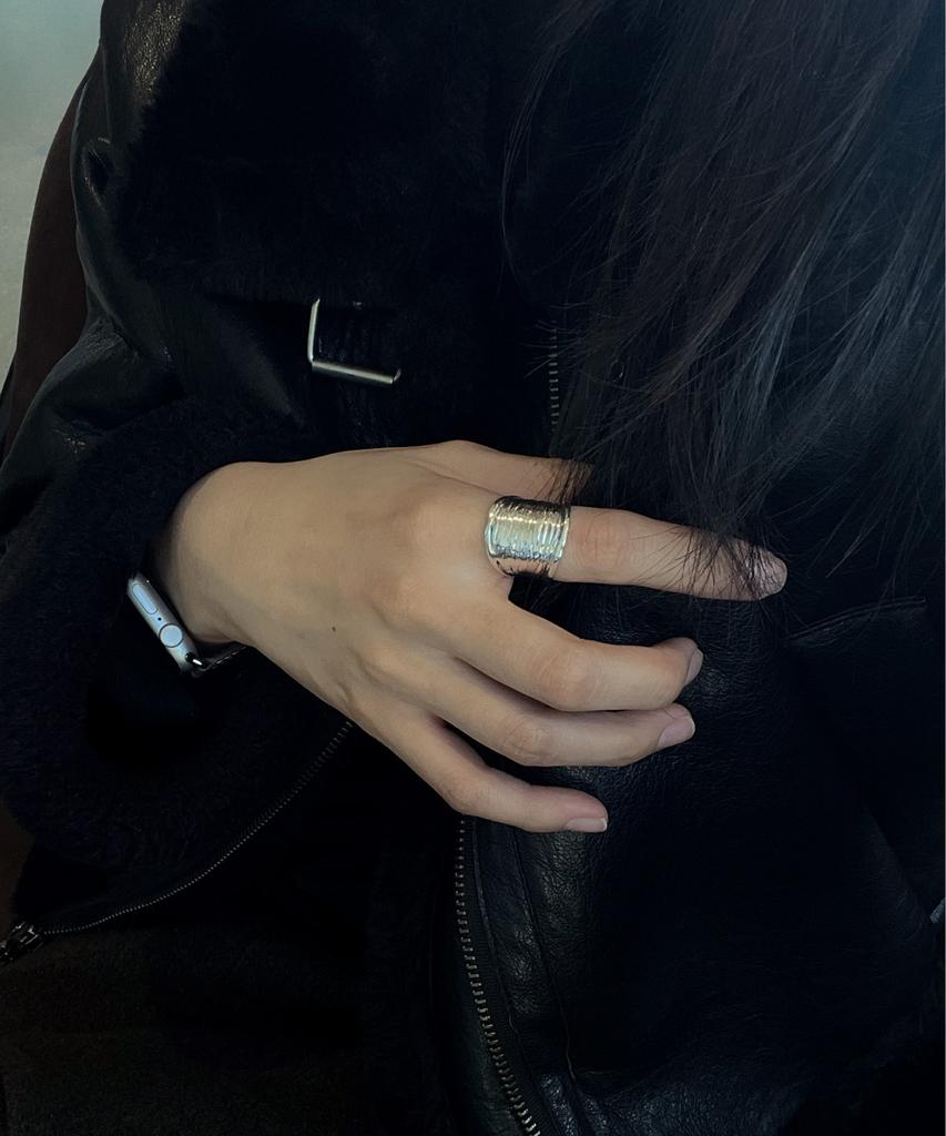 Knosis [925 Silver] Wide Wrinkle Bold Ring