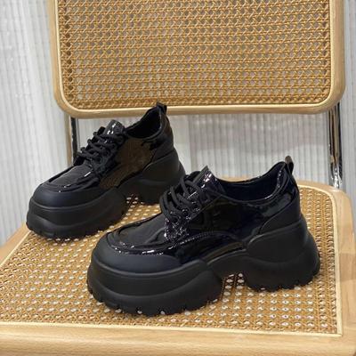 Женские черные лоферы на платформе: Британский стиль, толстая подошва, увеличивающие рост, кожаные туфли с глубоким вырезом для осени