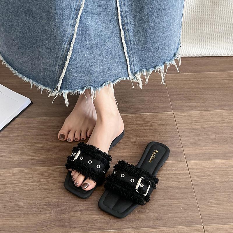 Sandals and Slippers Women's Summer Wear Square Toe Open Toe Rivet Versatile Flat Bottom Non-slip Beach Vacation Flip-flops