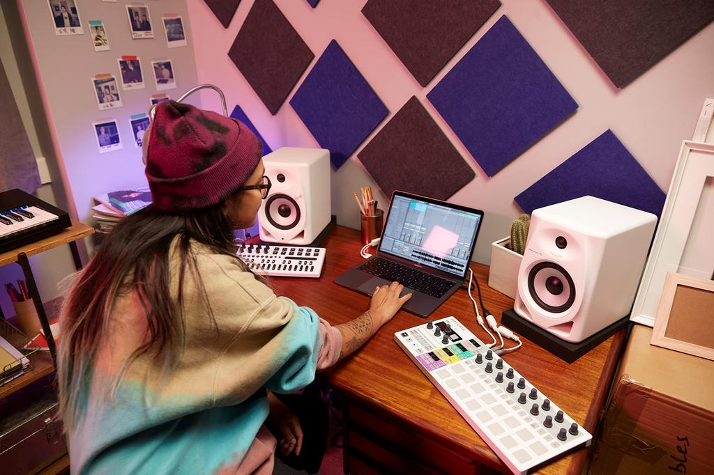 Pioneer DJ 5-дюймовый 2-полосный активный мониторный динамик Белый DM-50D-W (белый)