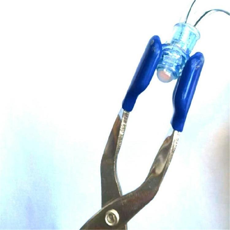 Профессиональный сверхпрочный инструмент для извлечения ламп с круглой рукояткой, идеально подходящий для деликатных задач по снятию и установке лампочек.