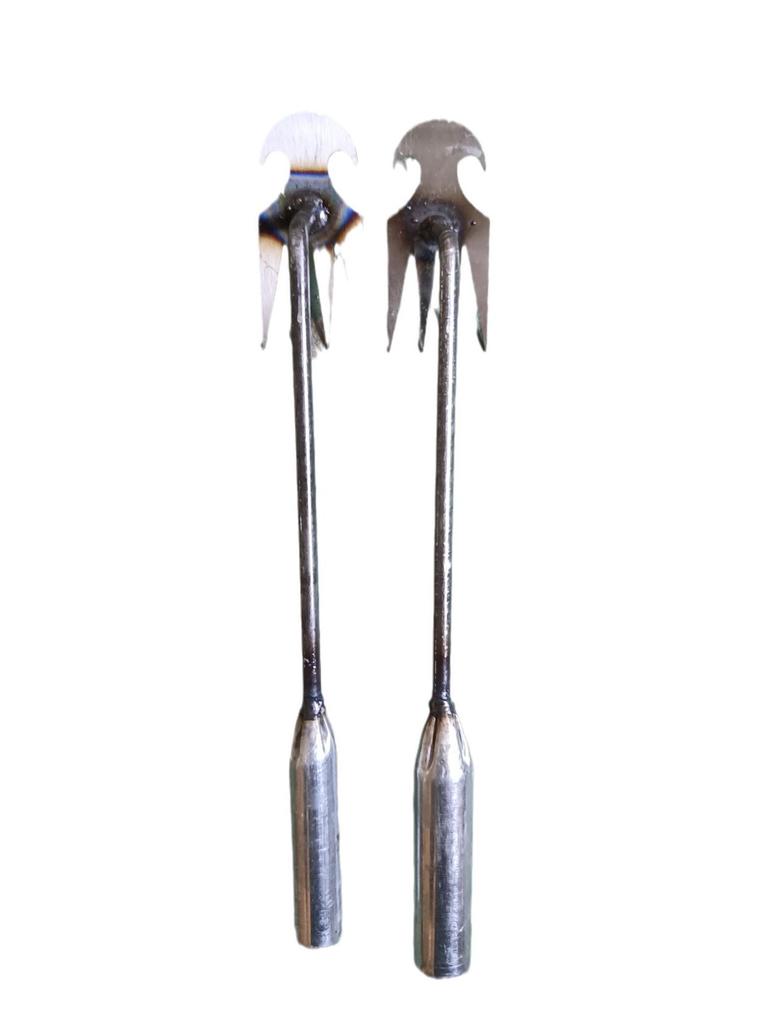 Мотыга из марганцевой стали для прополки: Инструмент для удаления корней и рыхления почвы для садоводства и сельского хозяйства.