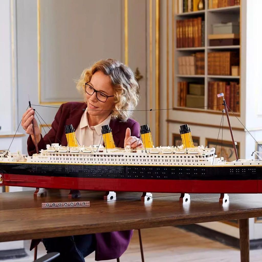 New 9090Pcs Large Cruise Boat Ship Model Home Decoration Diy Gift  Desktop Ornament  Children'S Birthday Gift