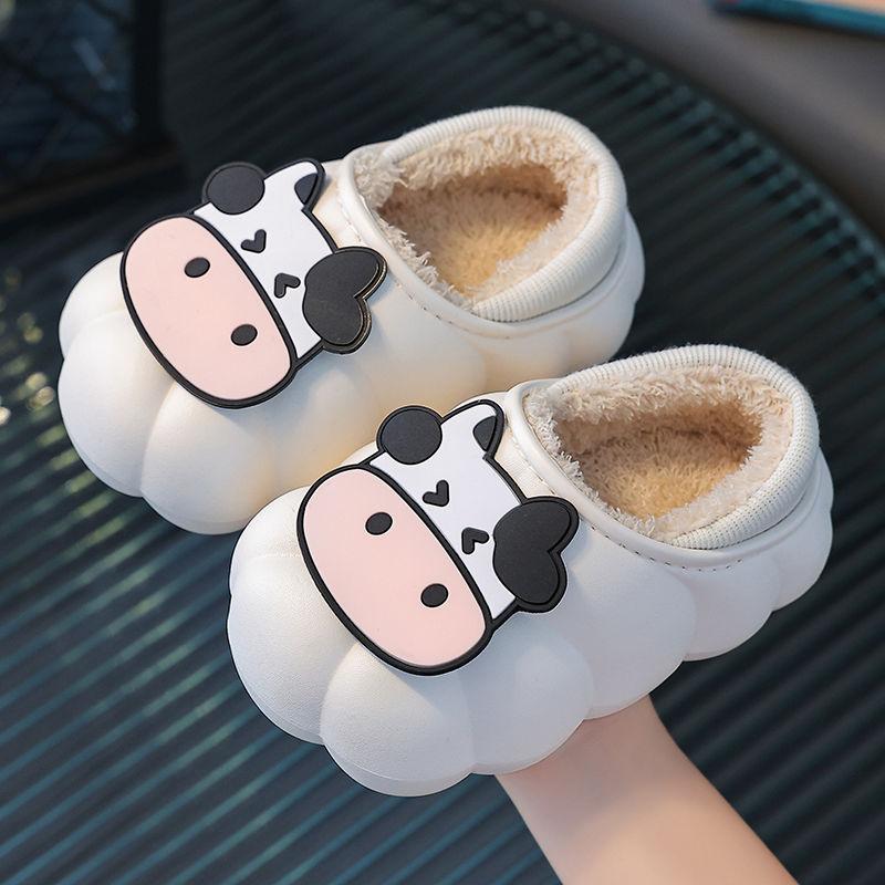 2024 Новые детские тапочки с изображением коровы и животных из мультфильма, детская обувь высшего качества, шлепанцы на плоской подошве, милые маленькие мягкие тапочки для дома с изображением молочной коровы