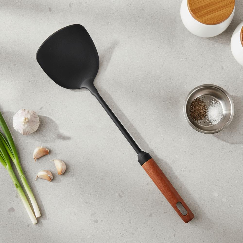 Chinese-style Iron Wok Spatula Wood Long Handle Strainer Spoon Durable Frying Scoop Chef