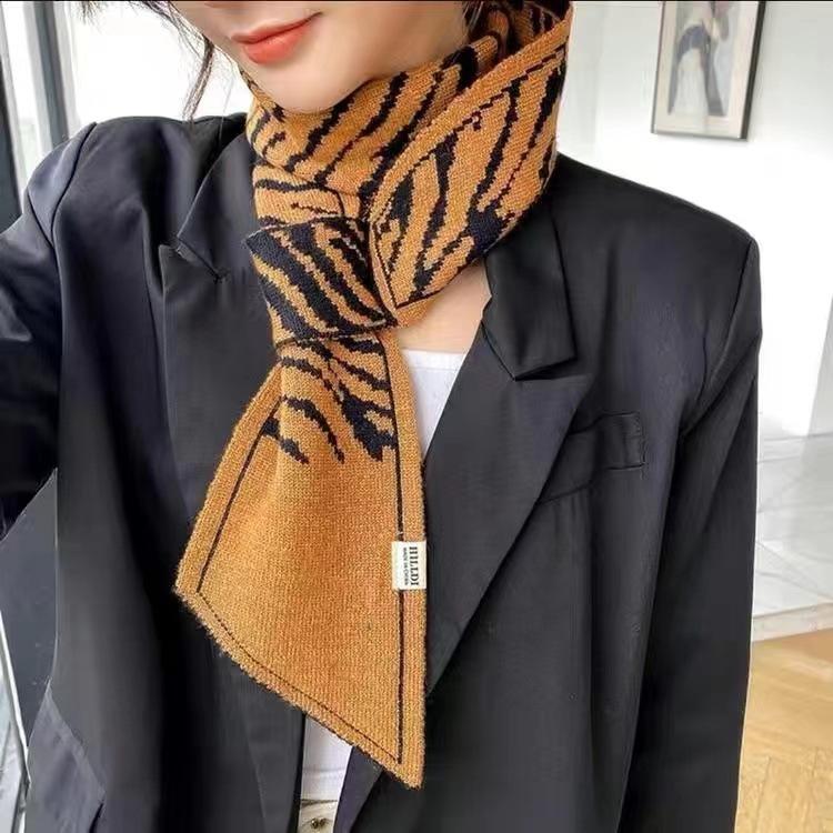 Qiandongge Small Scarf Women's Autumn and Winter Versatile Tide Thickened Warm Decorative Neck Protection Neck Scarf
