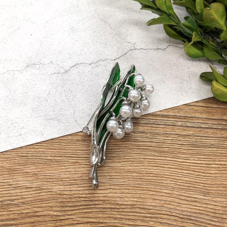 Forest Retro Fairy Tale Versatile Brooch Bee Pearl Temperament Brooch Pin Coat with Accessories