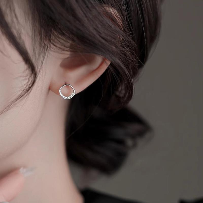 Геометрические квадратные серьги-гвоздики из циркония женские легкие роскошные нишевые дизайнерские серьги Sense Circle для знаменитостей из Интернета