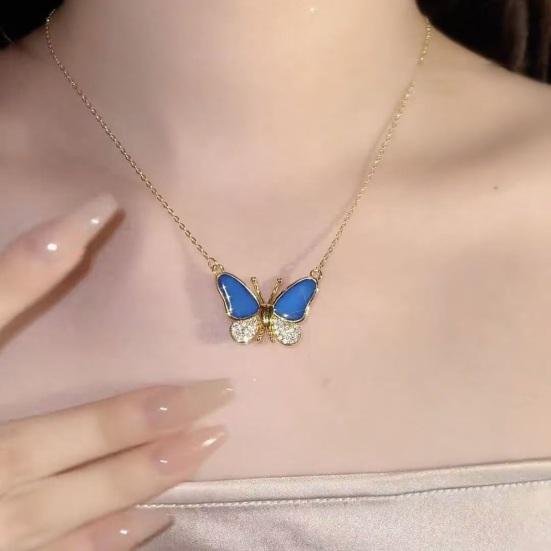 Женское ожерелье, декор стразами, подвеска-бабочка, магнитная застежка, термочувствительное, меняющее цвет, полированная титановая сталь, регулируемое