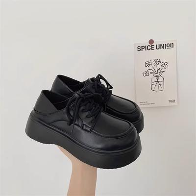 Толстоподошвенные ветрозащитные туфли-лодочки из маленькой кожи, женские, с круглым носком, из лакированной кожи, на платформе, студенческие, для ношения с юбками, дважды