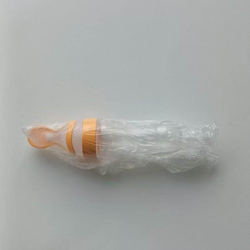 Силиконовая детская бутылочка для кормления с присоской для каши и молока.