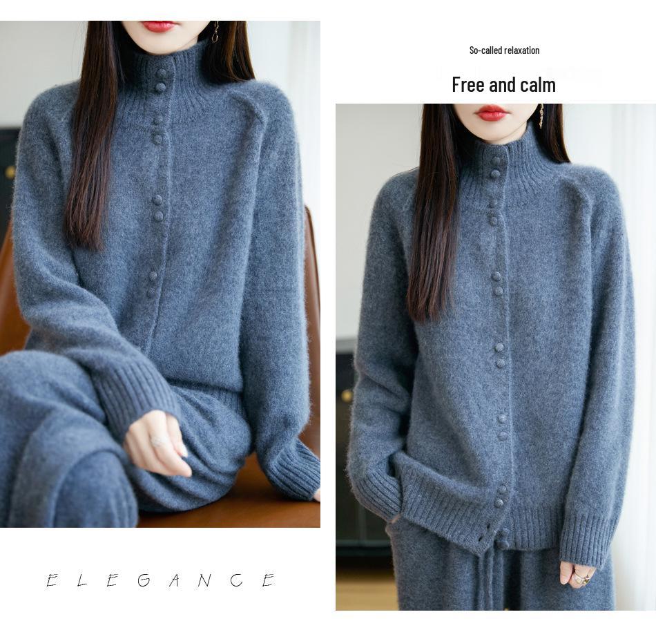Three-Strand Thick Knit Half-High Collar Button-Up Cardigan - Women's Autumn/Winter 2025 Collection.