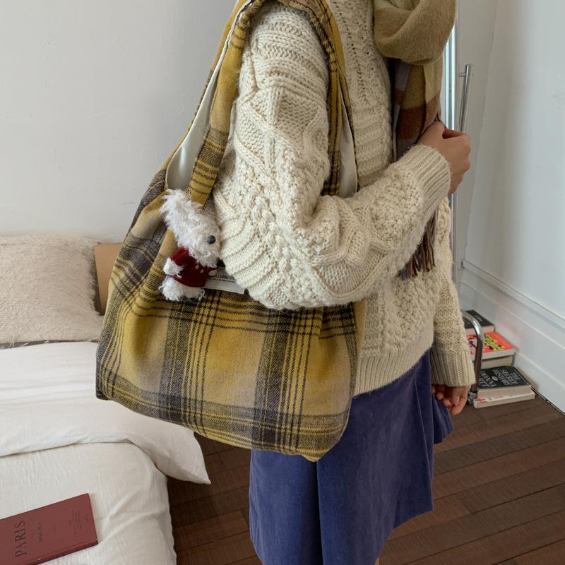 Повседневная холщовая сумка большой вместимости женская 2025 новая легкая и универсальная сумка-тоут через плечо для поездок на работу модная сумка-тоут