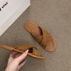 Плоские ретро-плетеные маленькие классные тапочки женская обувь летняя одежда 2025 новые летние пляжные сандалии