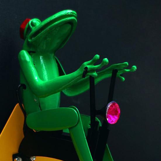 Держатель для туалетной бумаги с милым дизайном в виде лягушки, легко устанавливается, езда на моноцикле с лягушкой