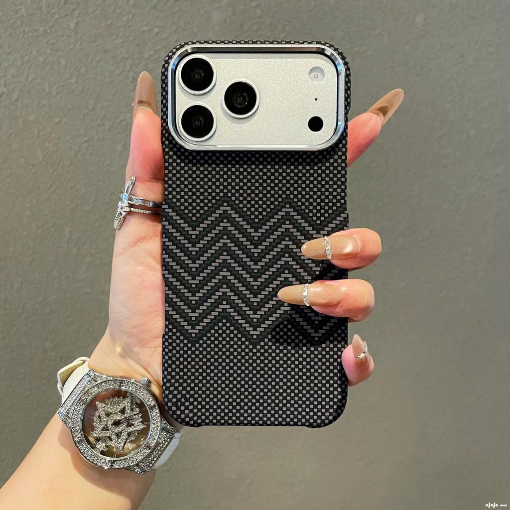Магнитный ударопрочный чехол из кевлара для iPhone 17 PRO MAX с дизайном плавающих световых волн.