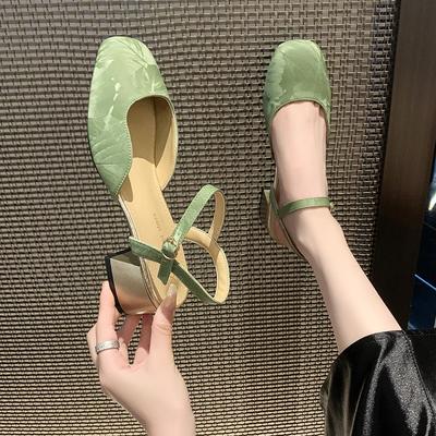 Мода 2024 года, новые босоножки Baotou с кружевным краем, средний каблук, толстая линия, женская обувь, простая квадратная головка, пустая одинарная обувь для женщин