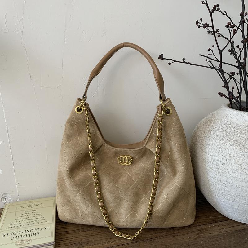 Вместительная ретро-сумка женская осенне-зимняя универсальная 2025 новая повседневная ромбовидная наплечная сумка текстурированная сумка-тоут для通勤