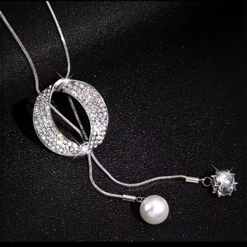 2025 Fashionable Versatile Sweater Chain Necklace for Women: High-End Light Luxury Long Necklace, Autumn/Winter Simple Accessory