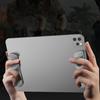 Портативная игровая рукоятка для iPad со встроенной подставкой и кнопками запуска — идеальный вариант для любителей куриных обедов