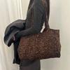 Ретро Леопардовый Принт Нишевая Сумка-Тоут Большой Вместимости на Плечо Осенне-Зимняя Новая Дорожная Сумка-Подмышка CLE
