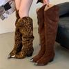 Коричневые ботфорты на низком каблуке с острым носком, ботфорты выше колена женские леопардовые осенние туфли на толстом каблуке, новинка, Bottes Femme