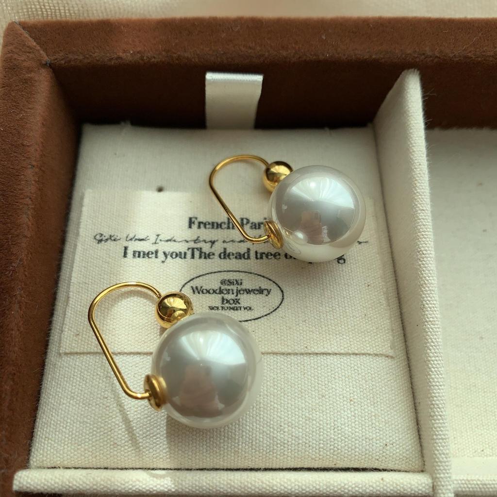 Minimalist And Delicate Warm Pearl Earrings Retro Classic Elegant Exquisite Niche High Sense Daily Earrings Women