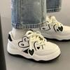 Новые женские кроссовки, дышащие, студенческие, повседневные туфли для девочек, на плоской подошве, из искусственной кожи, белые, вулканизированные, дизайнерские, женские, 2024