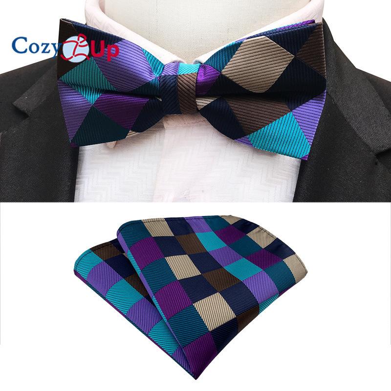 Костюм-двойка с галстуком-бабочкой и нагрудным платком с узором пейсли