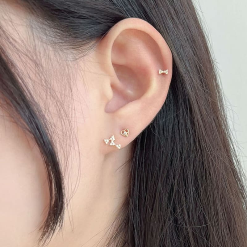 youngglow 14k cubic bow ribbon piercing (2type)