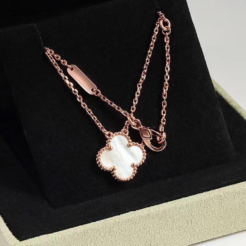 Легкое роскошное ожерелье с подвеской в виде четырехлистного клевера, рябчика, красного агата и малахита на золотой цепочке