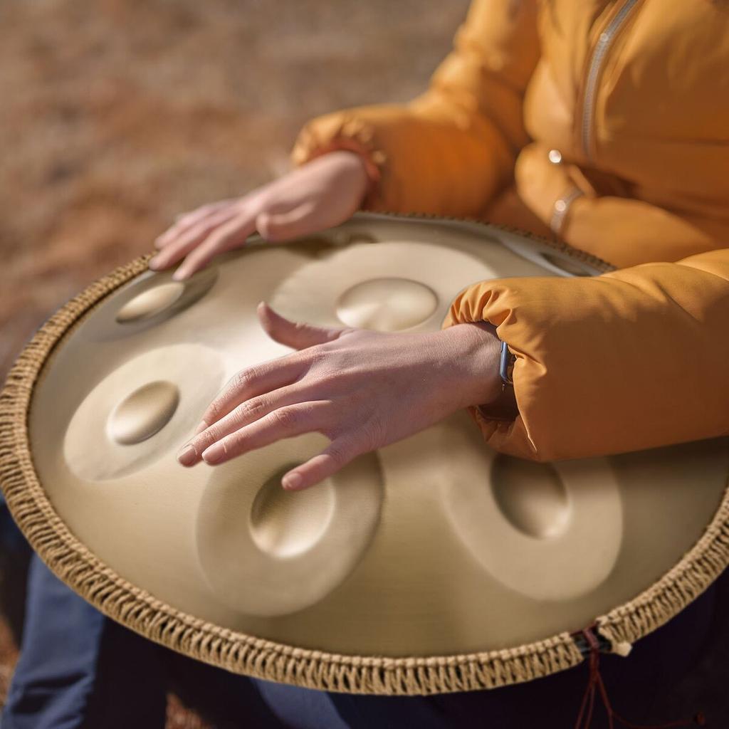 Handpan Drum, 56 cm 9 Notes Steel Hand Drum, 432Hz D Minor Musical Drums with Woven Edge Guard, 2 Mallets & Carrying Case, Fade-Resistant Percussion