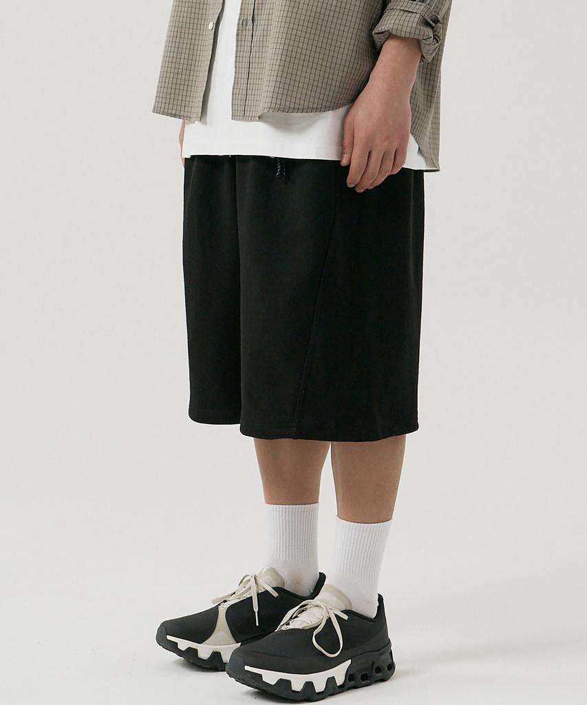 GNOK Curved Sweat Shorts [Black]