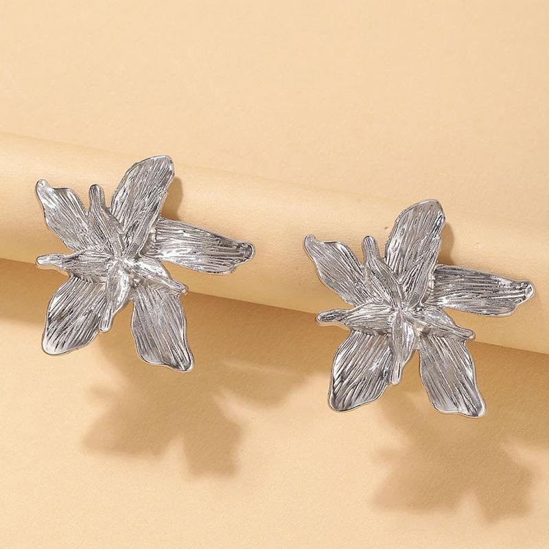 Vintage Metal Flower Stud Earrings for Women Fashion Gold Silver Color Big Floral Earrings Chic Vacation Party Jewelry Gift