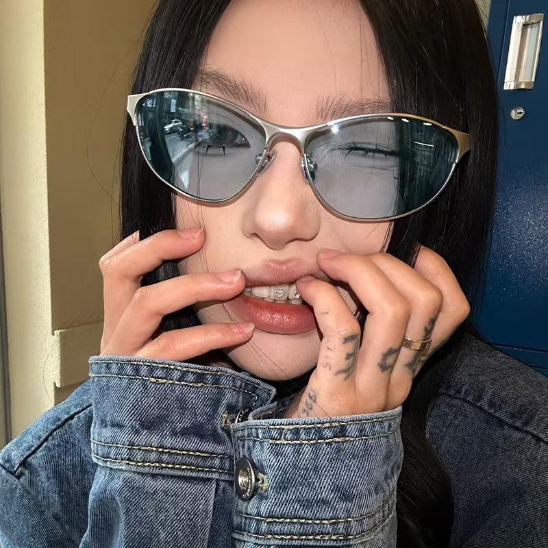 Metal Cat Eye Y2K Sunglasses Influencer Matched Unique Eyewear Street Snap UV Shield Fashion Shade Ladies Trendy Metallic Frame