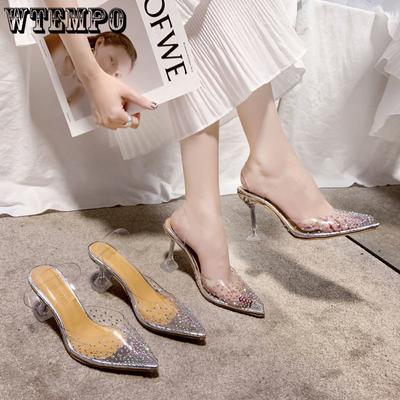 Два вида одежды. Сексуальные французские туфли с французскими кристаллами и сандалии. Женские туфли на высоком каблуке.