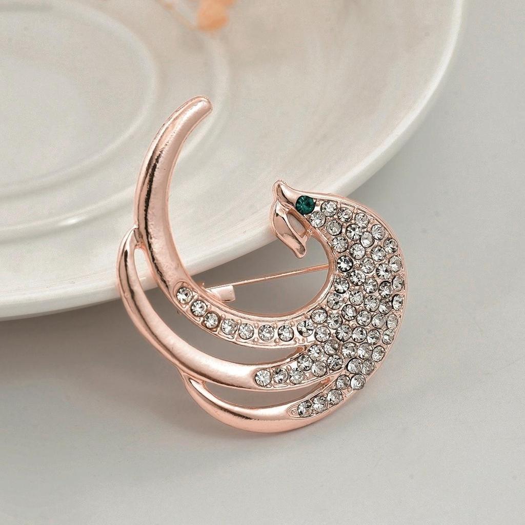 Swan Crystal Brooch: Elegant Women's Luxury Diamond Temperament Pin
