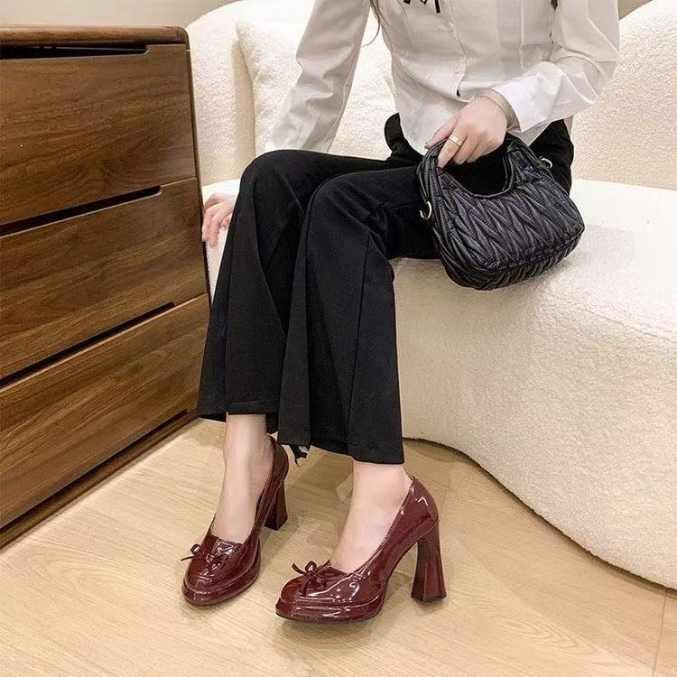 Французские красные туфли Мэри Джейн на толстом каблуке, женские ретро туфли на высоком каблуке с юбкой, маленькие кожаные туфли, женские новые модели весна-лето 2025