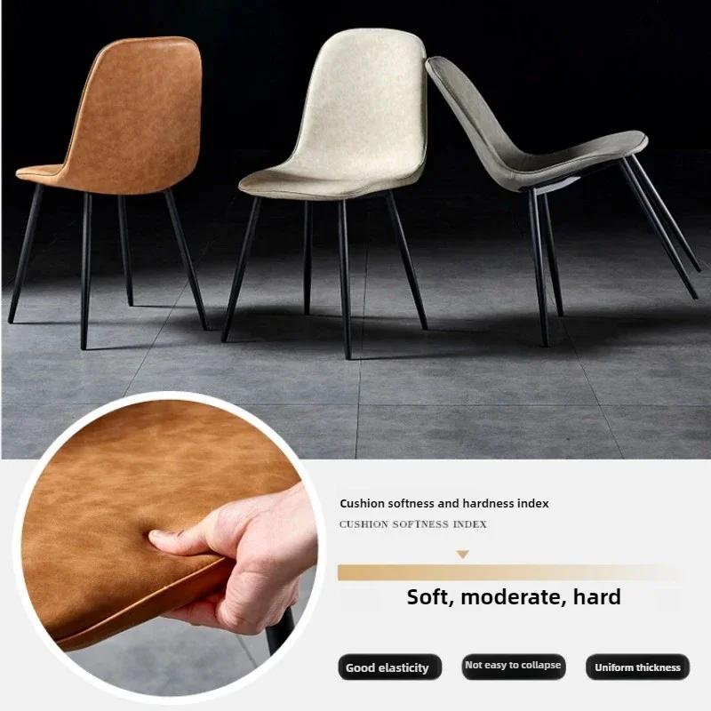 Обеденные стулья из искусственной кожи Металлические ножки Кухонные сиденья Чарлтон Коричневый Обитые боковые стулья Элегантное расположение комнаты