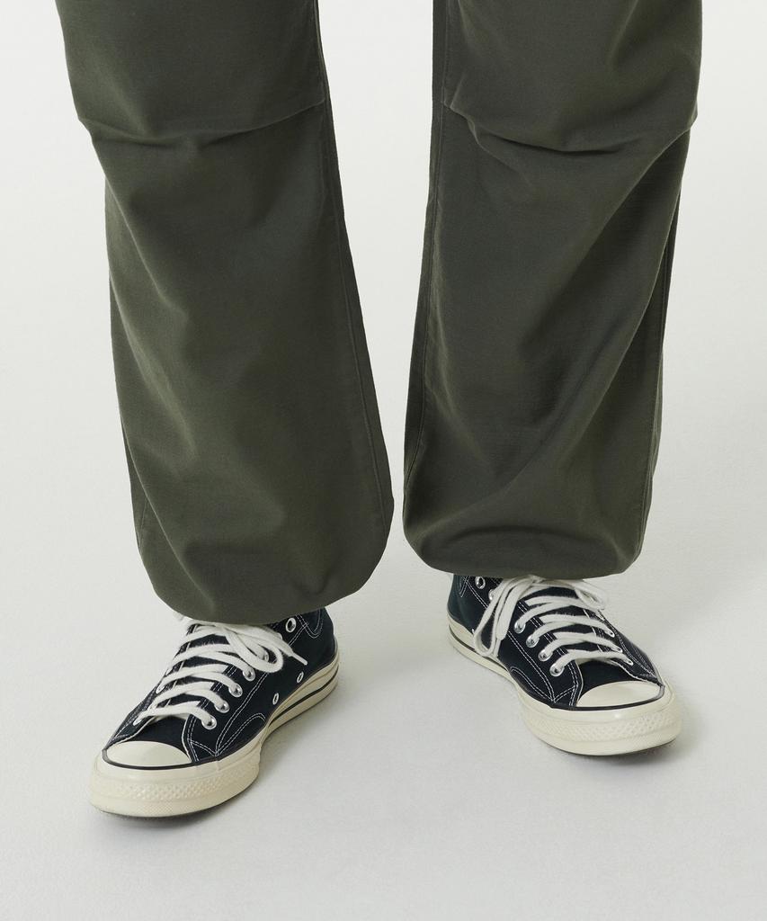 MUSINSA STANDARD Back Satin Parachute Pants [Khaki]
