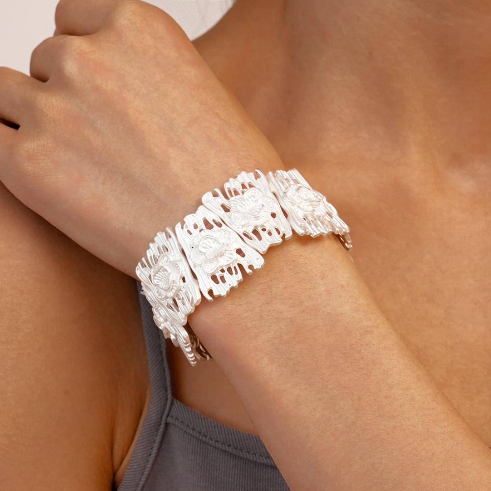 Europe American Style Zinc Zinc Alloy Metal Wide Bangle Hollow Exaggerated Bracelet Chunky Bracelet  Lady