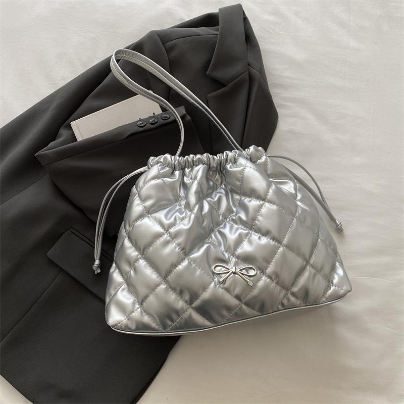 Вместительная сумка-тоут мессенджер с мягкой ромбовидной лямкой, новинка осени и зимы 2025 года, портативная наплечная сумка для женщин для путешествий на короткие расстояния