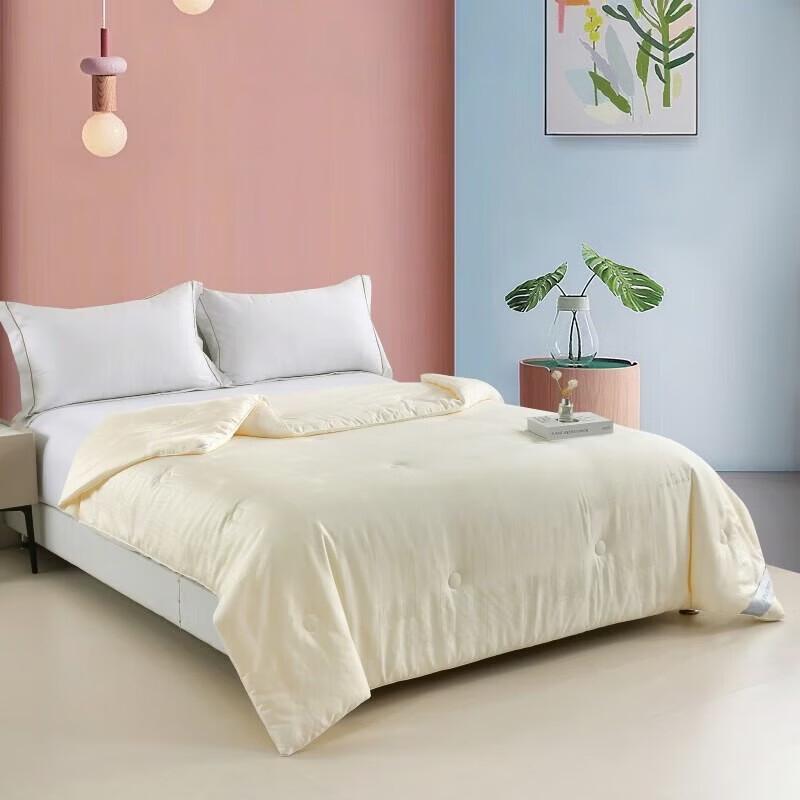 PLAYBOY Winter Warmth Thermal Comforter
