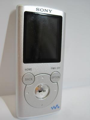 Sony Walkman Серия E [Тип памяти] 4 ГБ Серебристый NW-E053/S