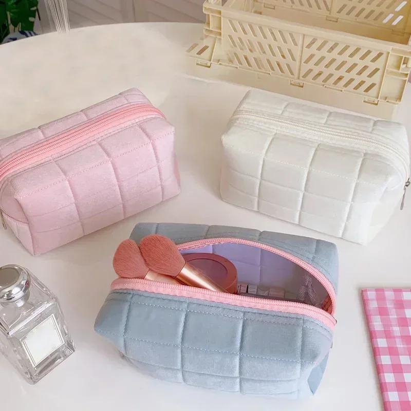 Fur Makeup Bags for Women Soft Travel Cosmetic Bag Organizer Case Cute Lady Girls Make Up Case Necessaries 1 Pc Solid Handbags