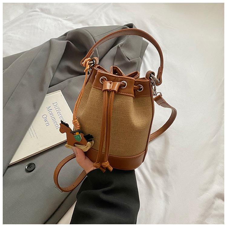 Popular Fashion Bucket Bag 2025 New Trendy Niche Design Single Shoulder Oblique Bag High-end Portable Women's Bag