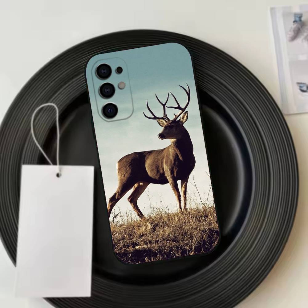 Sika D-Deer Illustration Phone Case For Samsung S25,S24,S21,S22,S23,S30,Ultra,S20,Plus,Fe,Lite,Note,10,Black Cover