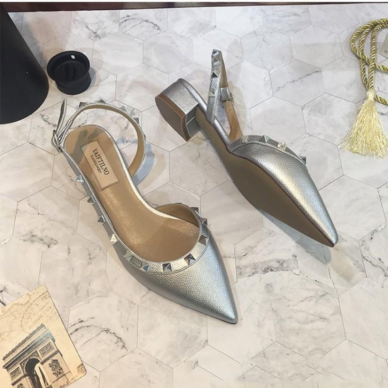 Сандалии с заклепками женские 2024 новые остроносые одинарные туфли плоские туфли лакированная кожа Baotou темперамент высокие каблуки женские туфли 33-41