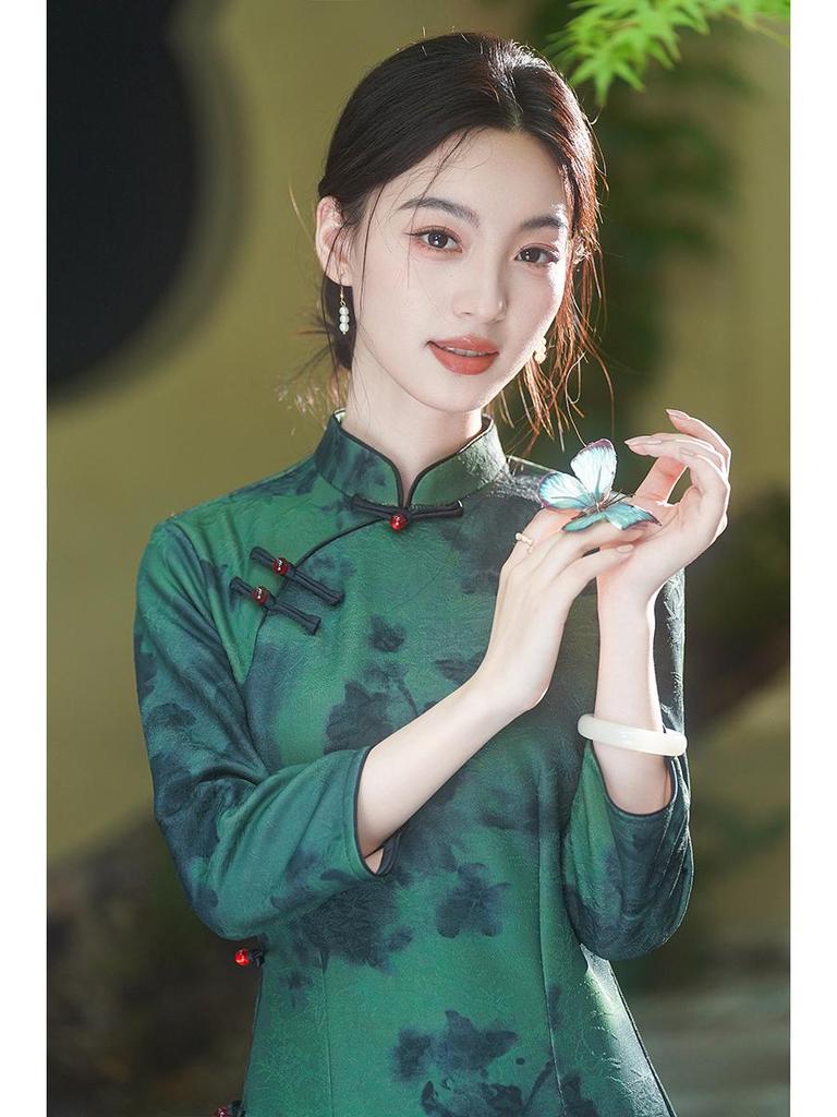 Современное зеленое осеннее ципао 2025: Длинный рукав, Высококачественный, Китайский стиль